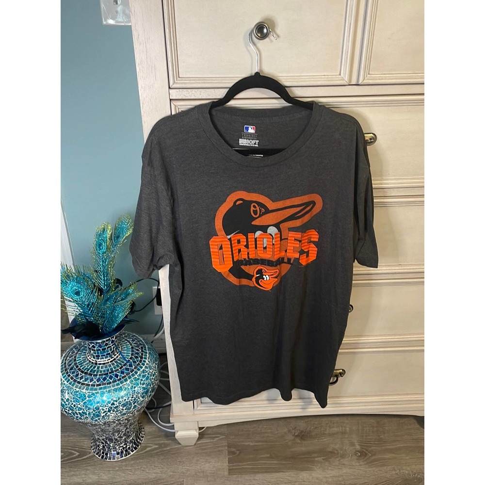 Men’s authentic vintage Baltimore orioles graphic T-shirt XL